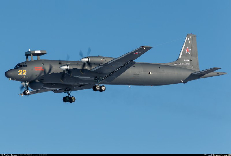 Противолодочный самолет ил-38