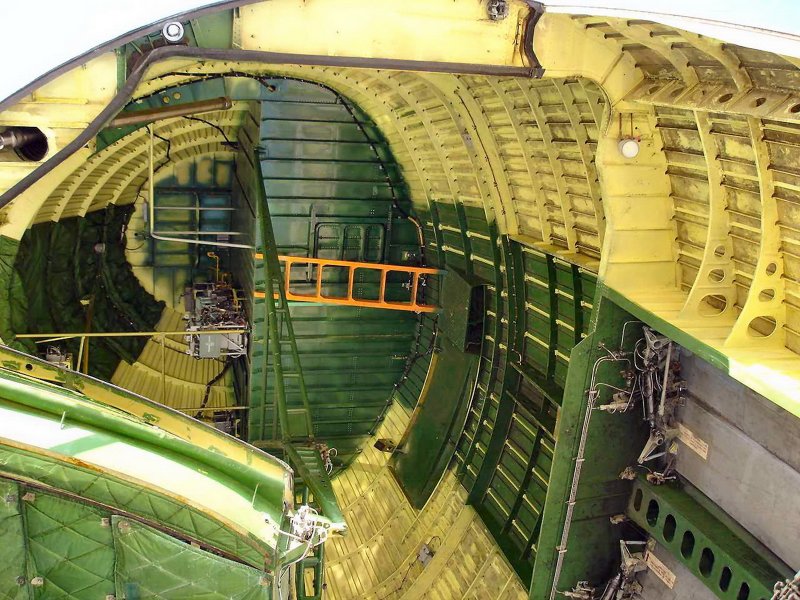 АН-124 кабина пилотов