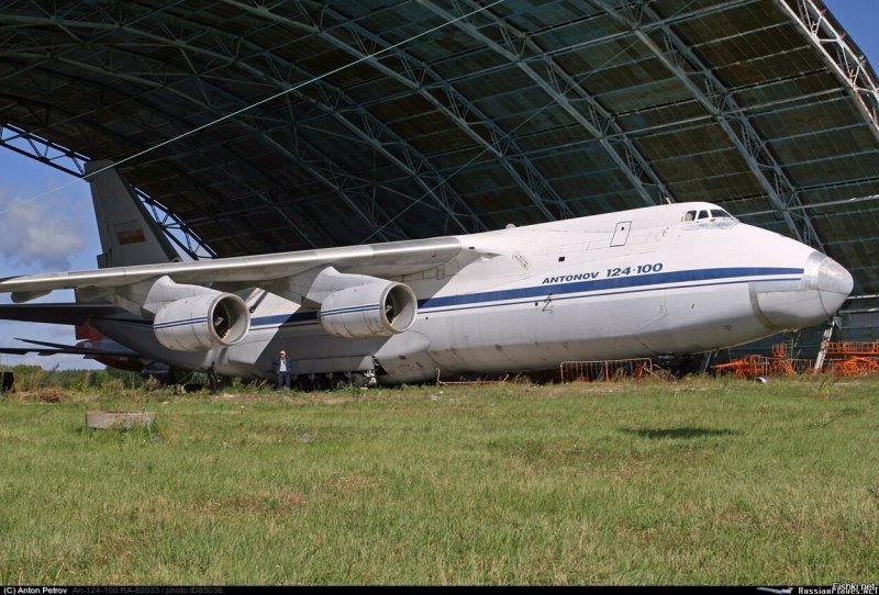 АН-124-100 транспортный самолёт
