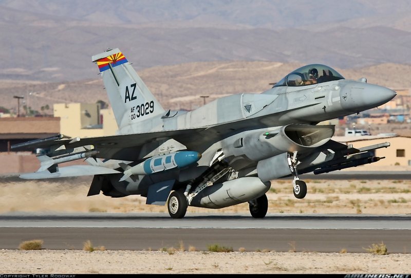 F-16 конформные баки