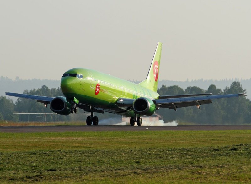 Boeing 737 s7 зеленый