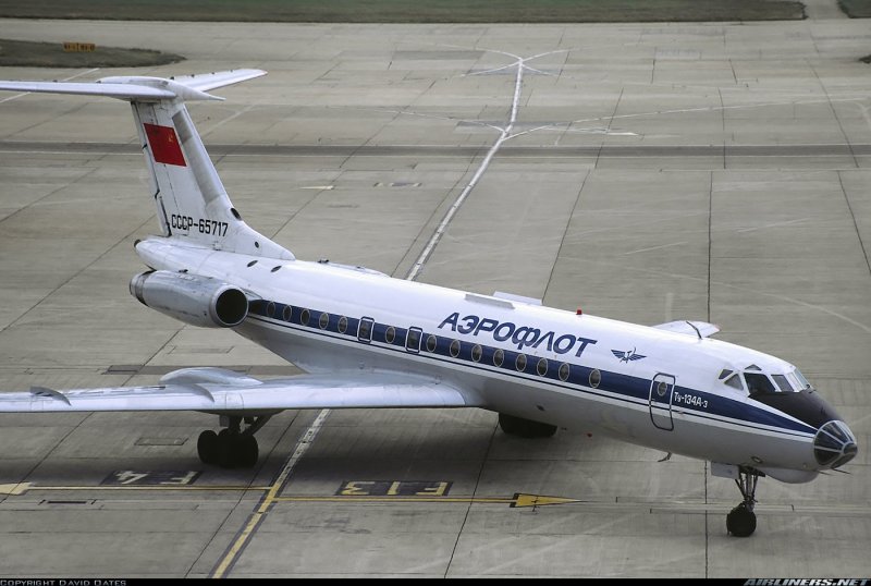 Ту-134 пассажирский самолёт АЛРОСА
