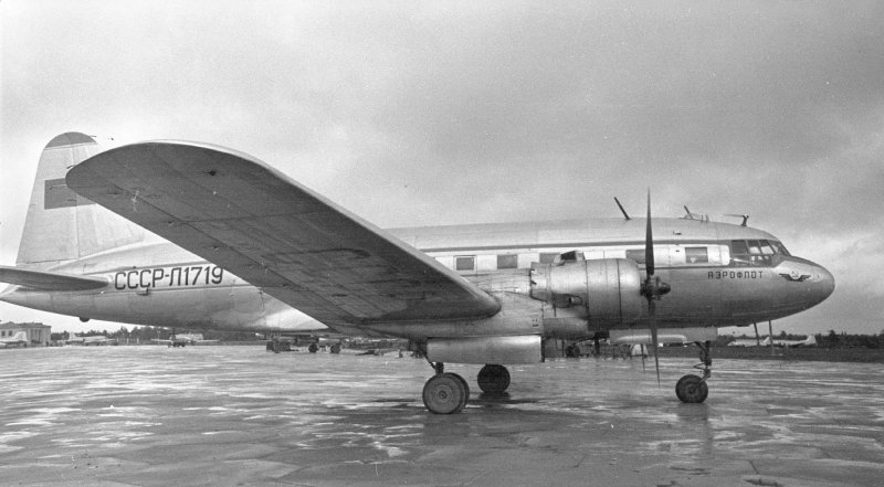 Ил-12 пассажирский самолёт