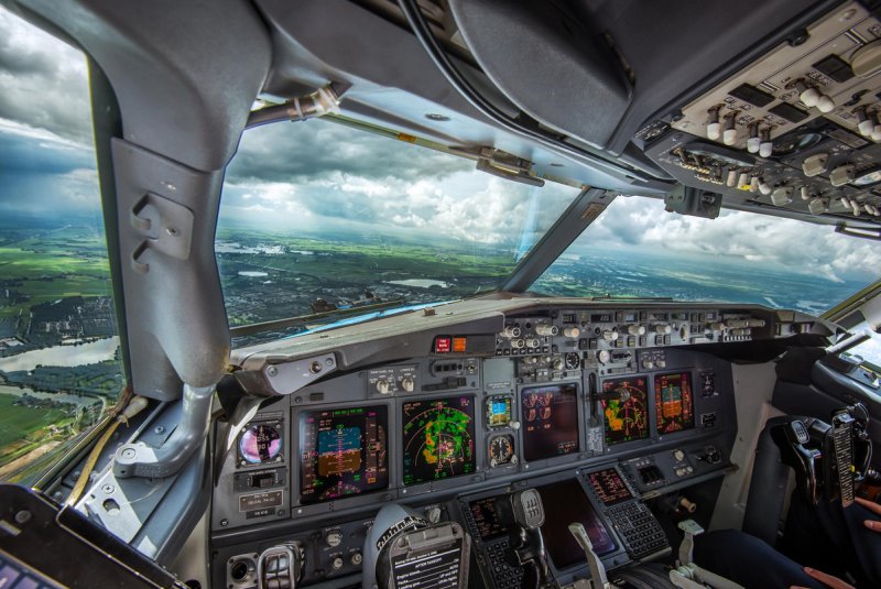 Boeing 737 Cockpit