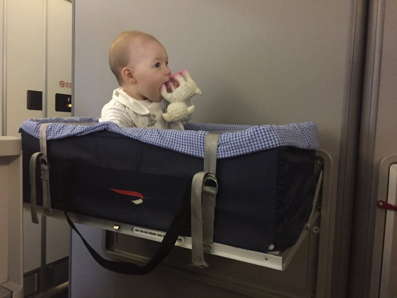 S7 люлька для новорожденных в самолете