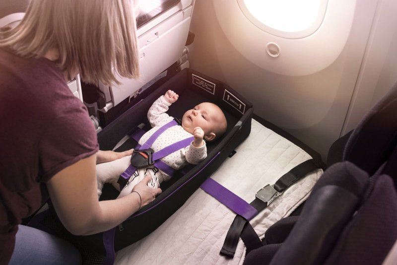 Люлька в самолете для ребенка