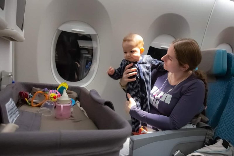 Боинг 737-800 люлька для младенца