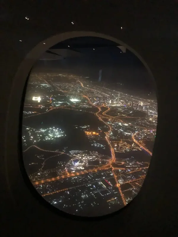 Вид с окна самолёта вечером