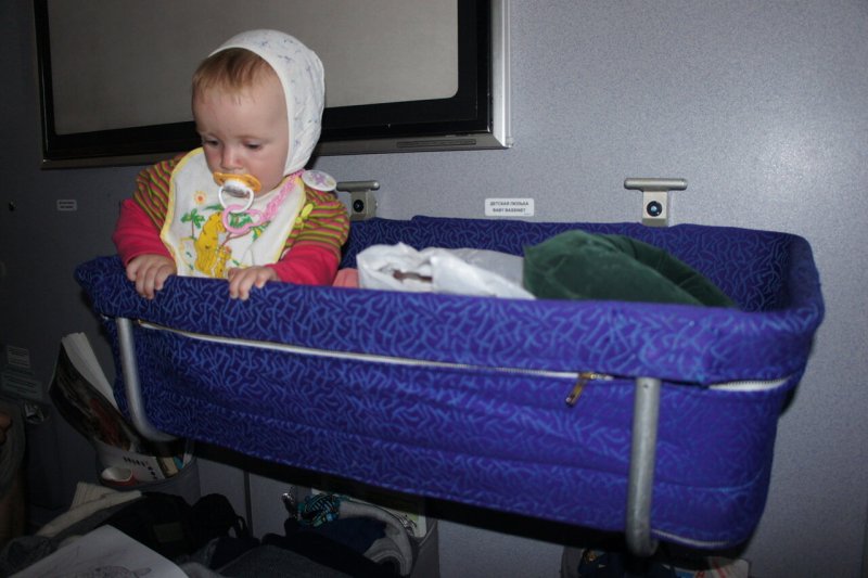 Люлька для младенца в самолете Аэрофлот