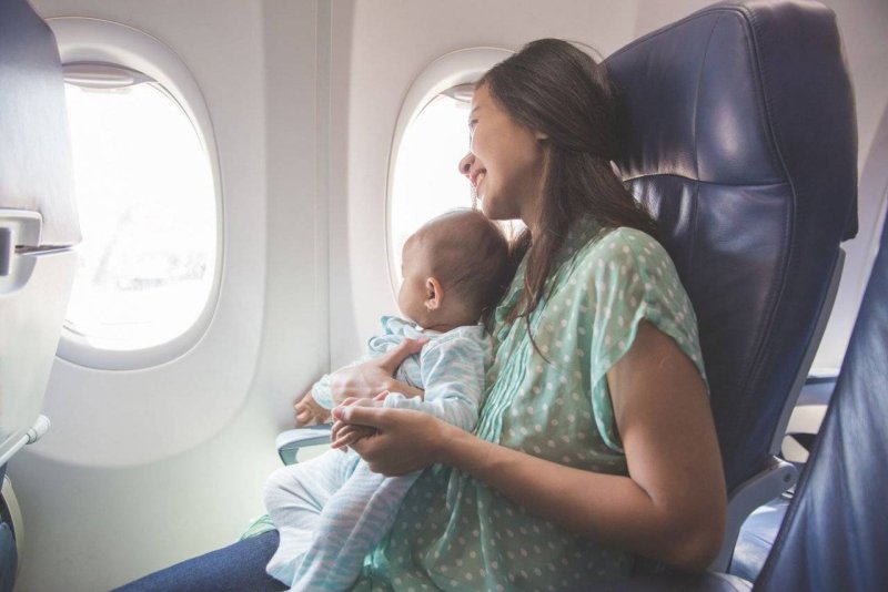 Младенец в самолете