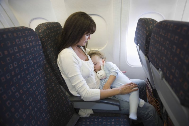 Люльки в самолете для детей до 2 лет