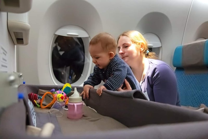 Люлька в самолете для ребенка турецкие авиалинии