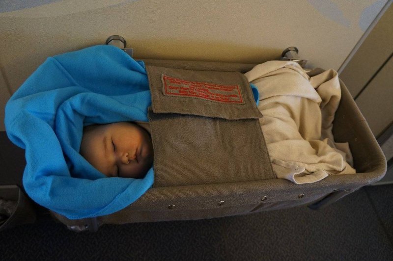 Боинг 737 люлька для младенца