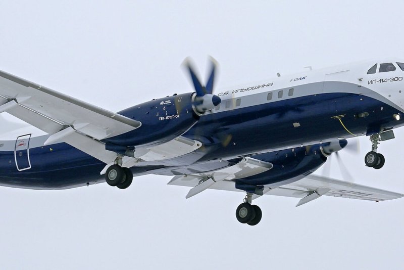 Ил-114 пассажирский самолёт