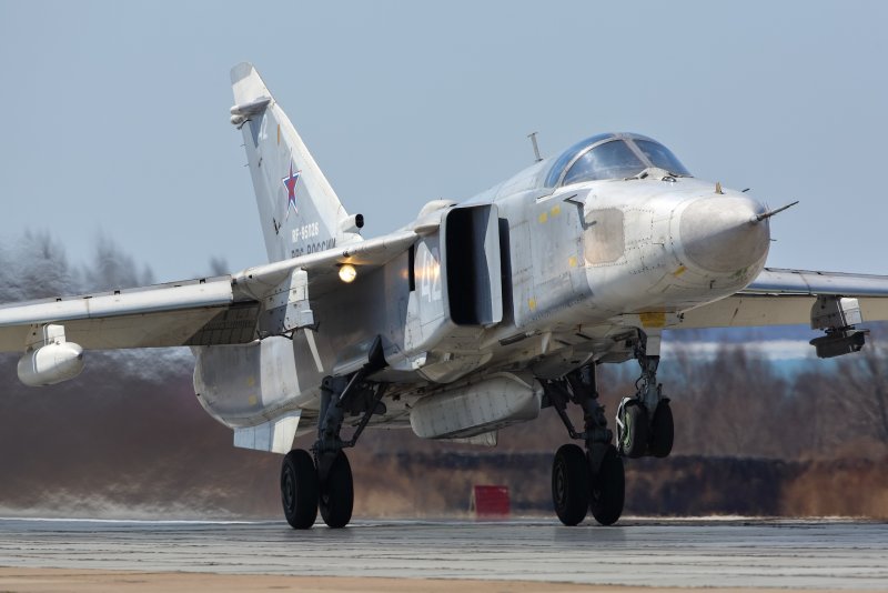Самолет "Су-24мр"