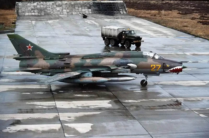 Истребитель-бомбардировщик Су-17м4