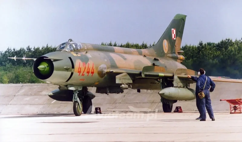 Самолёт Су-17м4