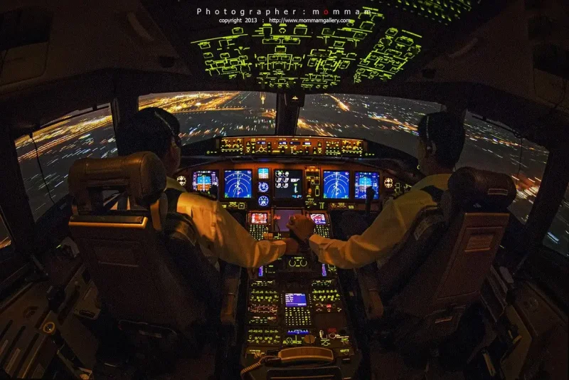 Boeing 777 кабина ночью