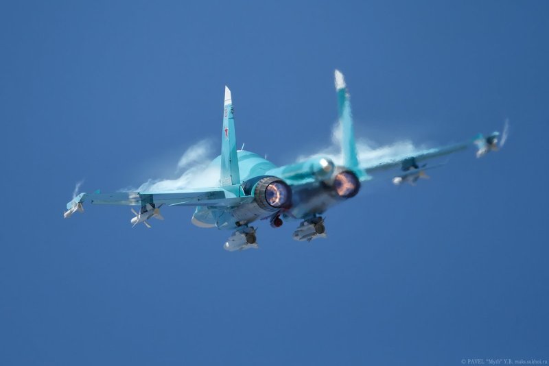 Су-34 с тормозным парашютом