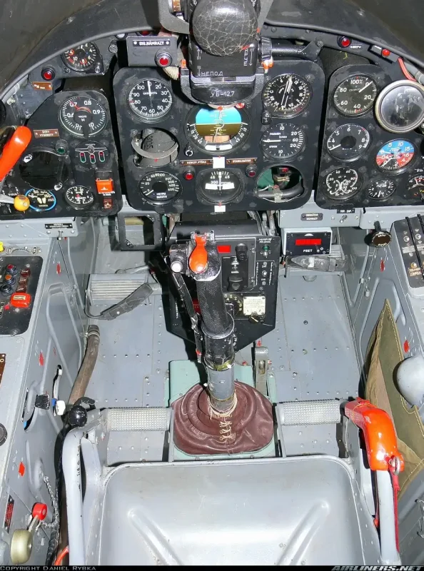 L-29 самолет приборная панель