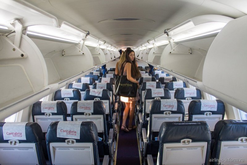 Самолёт Bombardier CRJ-100 салон