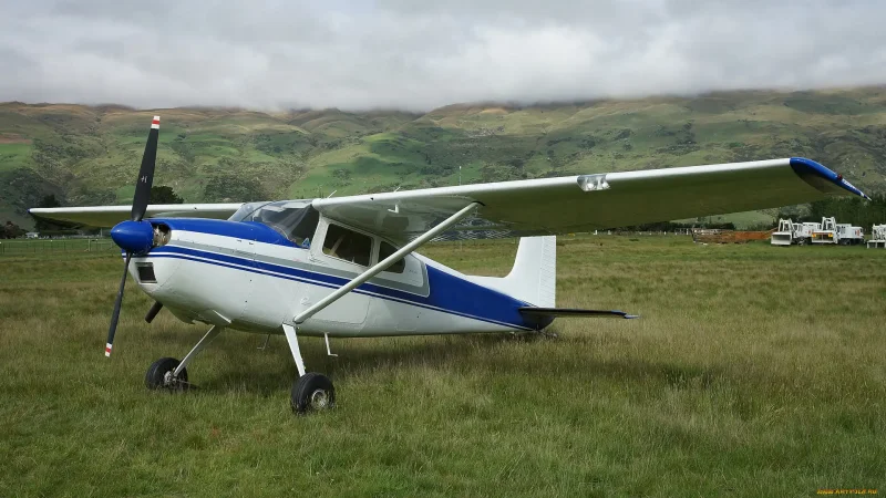 Cessna 180 Skywagon кабина