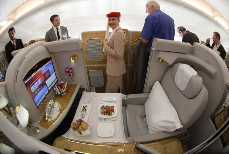 Самолет Emirates a380 салон