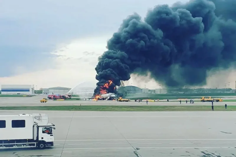 Горящий Суперджет в Шереметьево