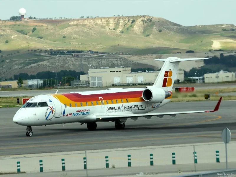 Самолёт Bombardier CRJ-100