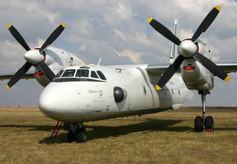 АН-30 военно-транспортный самолёт