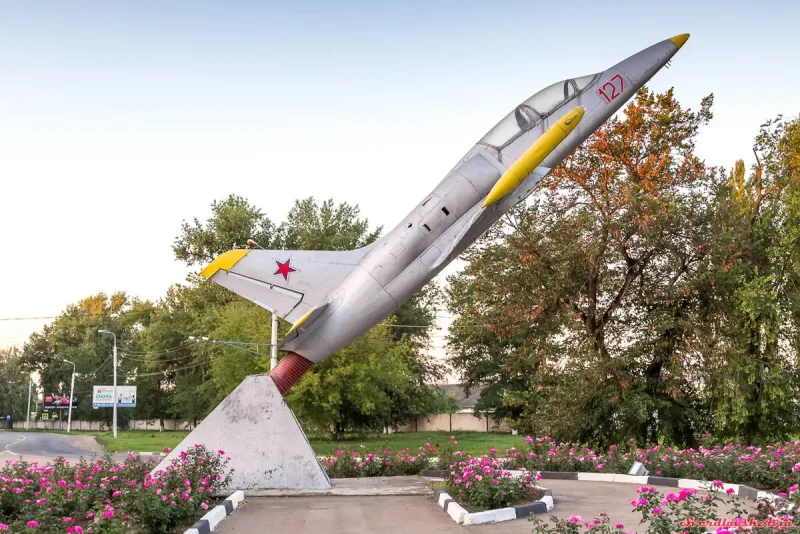 Тихорецк памятник самолет