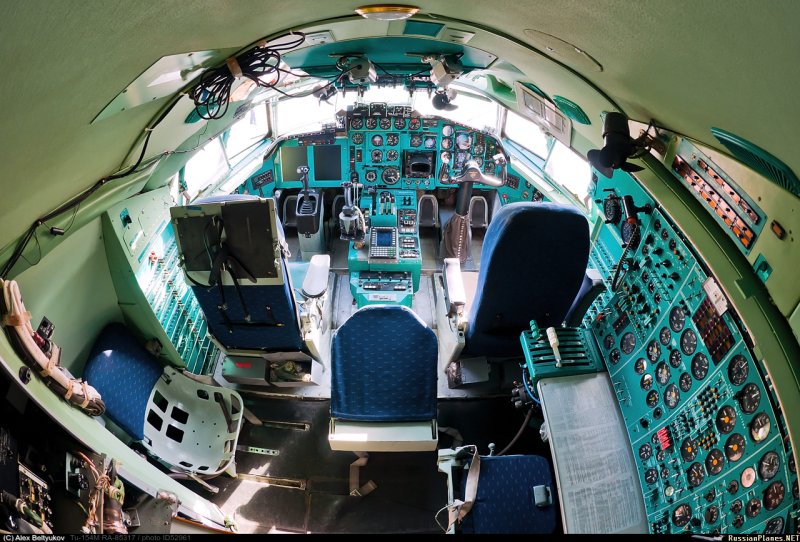 Ту-154м, кабина экипажа