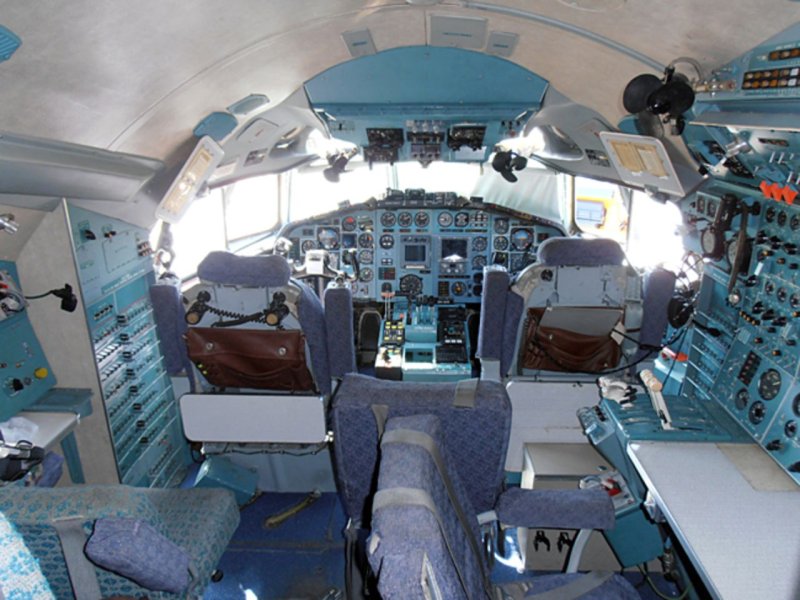 Ту-154м, кабина экипажа