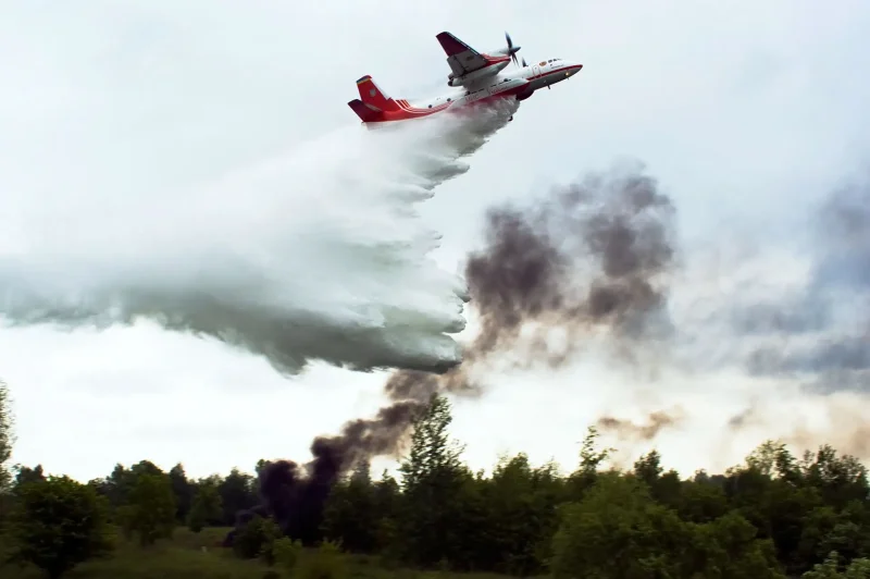 Пожарный самолет