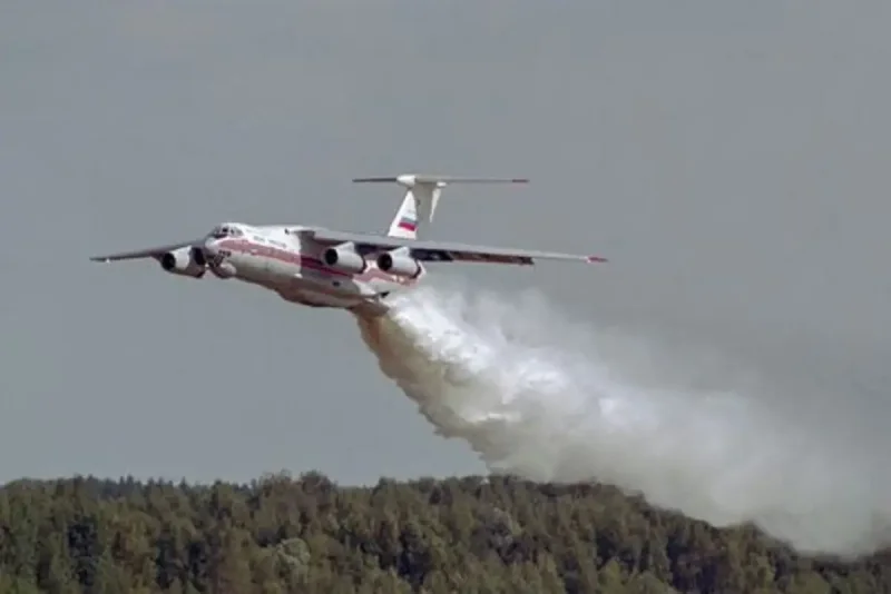 Пожарный самолет ил-76 забор воды
