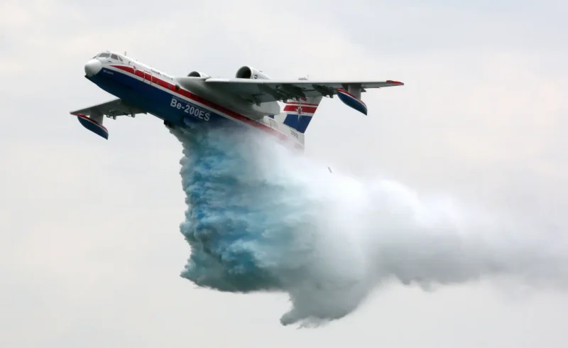 Самолёт МЧС для тушения пожаров бе-200