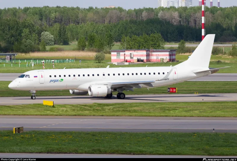 Самолет Embraer ERJ-190