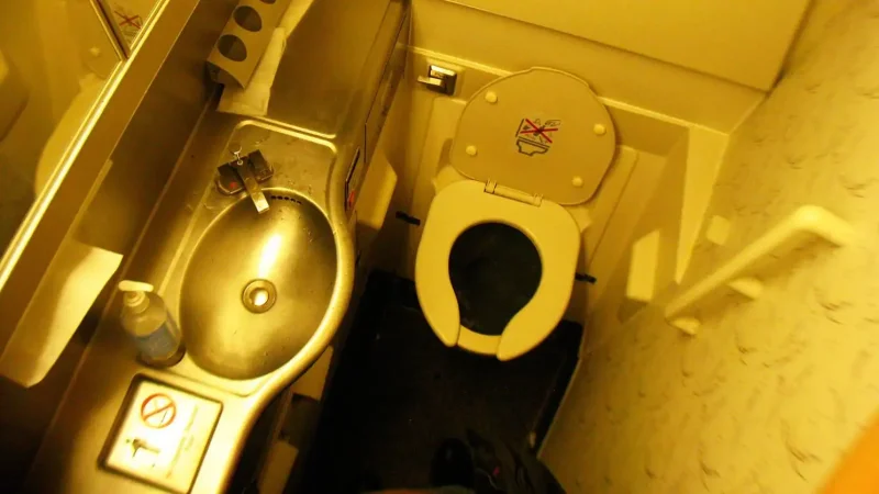Туалет Boeing 747