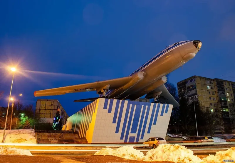 Рыбинск памятник самолету ту-104а