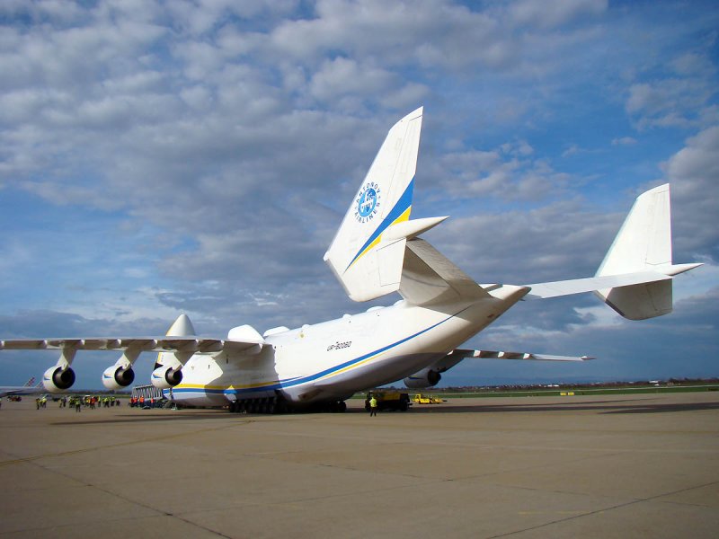 Тяжелый военно-транспортный самолет АН-124 «Руслан»
