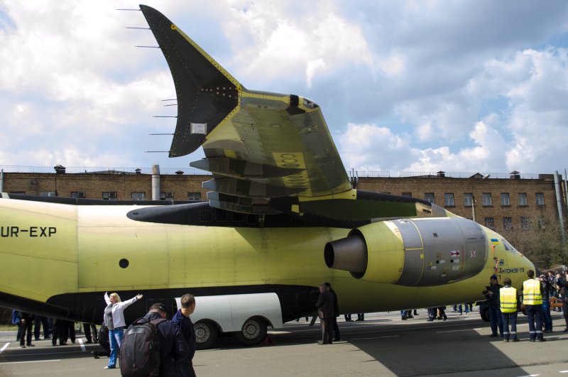 АН-178 транспортный самолёт