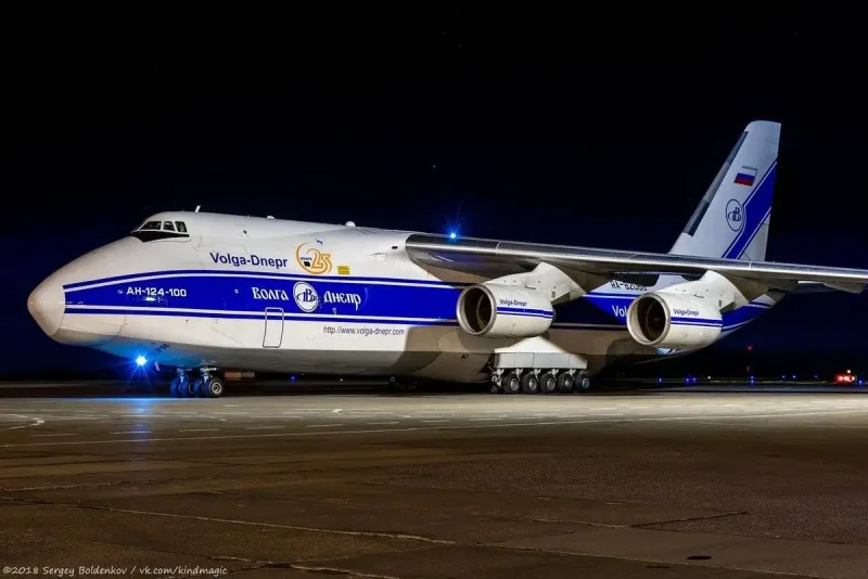 АН-124-100 Волга Днепр