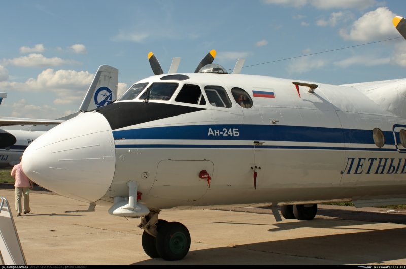 АН-24 пассажирский самолёт