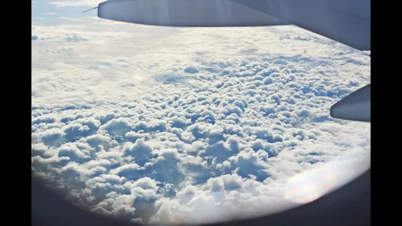 Облака из окна самолета