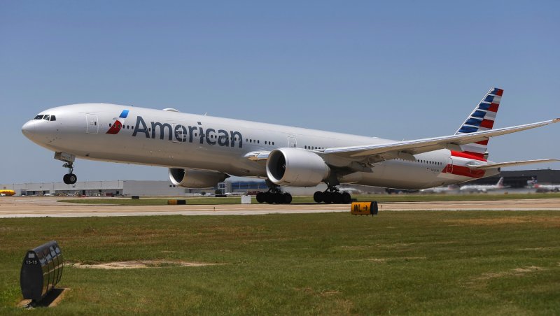 Боинг 777 самолет Американ Эйрлайнс