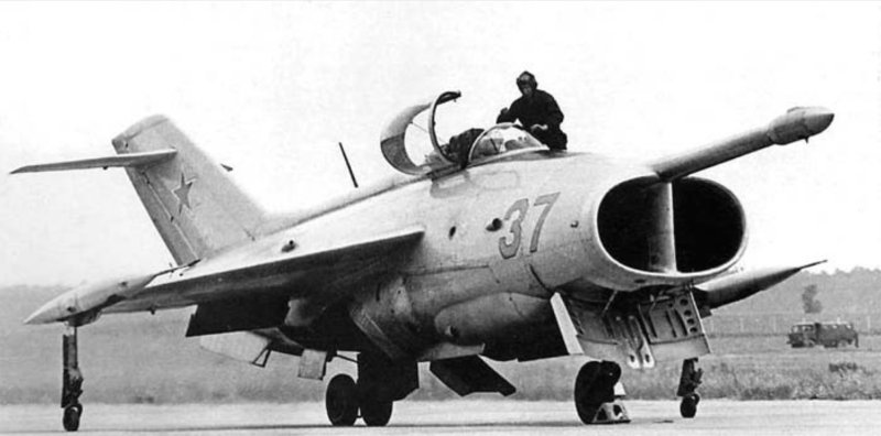 Як-36 истребитель-бомбардировщик
