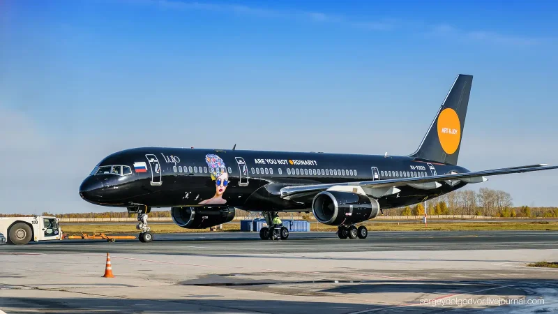 Boeing-757 Black Jet