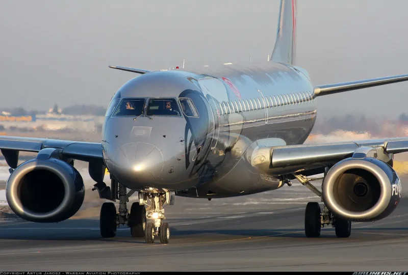 Самолёт Embraer e 190