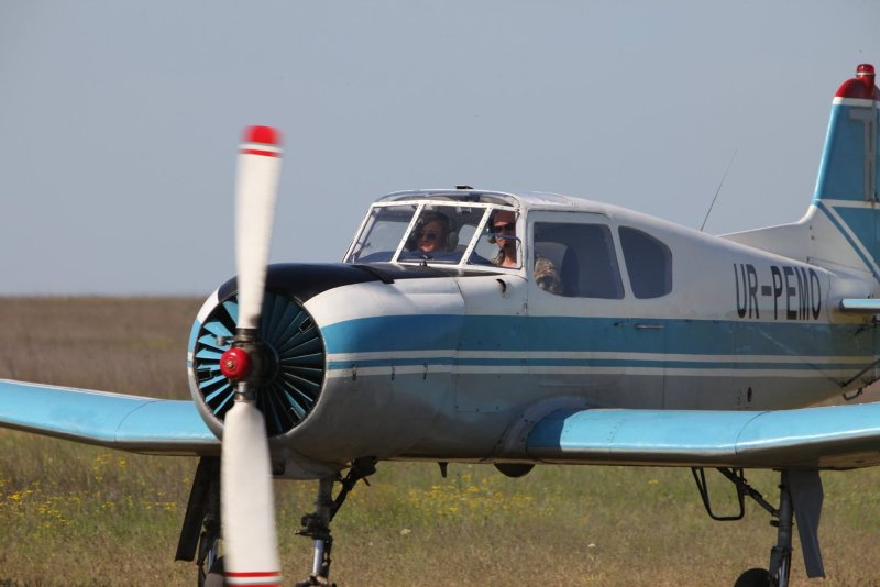 Модель самолета як-18т
