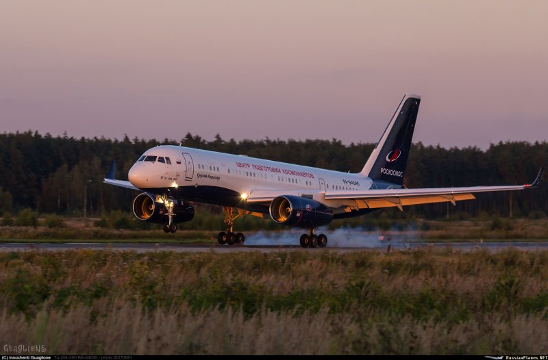 Ту-204 пассажирский самолёт